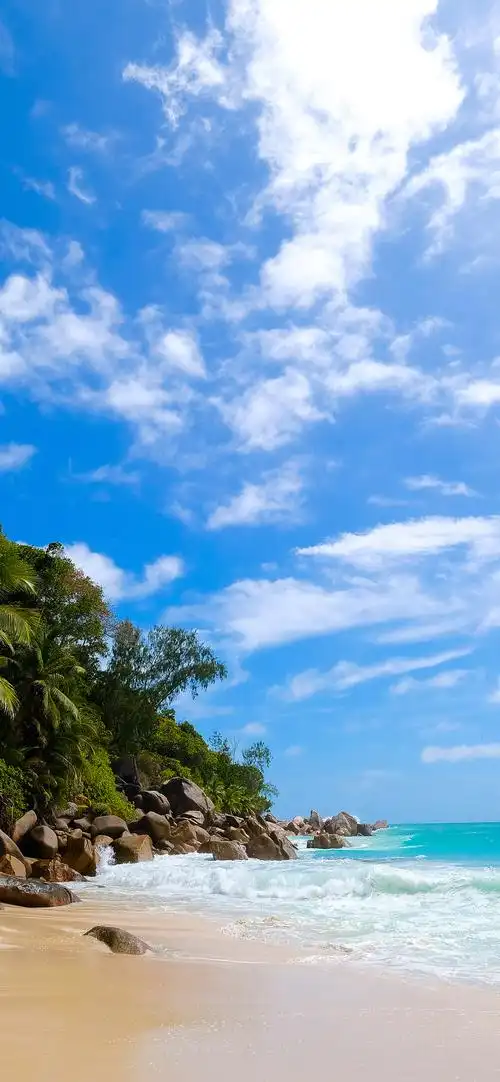 2023最新蓝天白云海滩壁纸