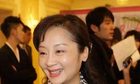 王新军:成名后抛妻弃子,把秦海璐宠成宝,前妻红了他糊了_唐静_事业