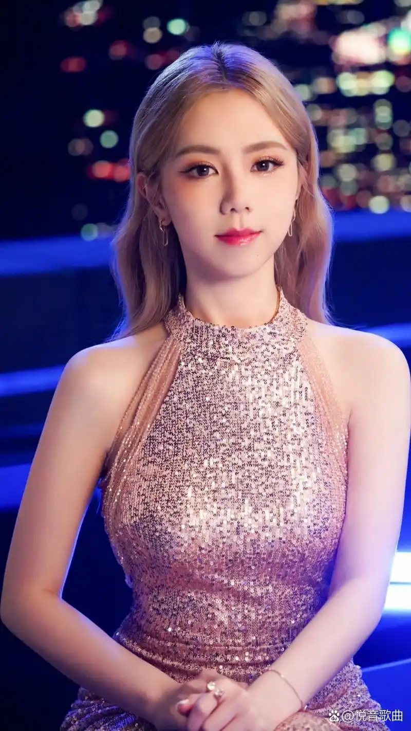 作为如今华语乐坛顶流女歌手,凭借过硬的唱功和音色,创作能力,发布