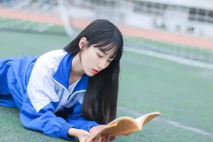 漂亮初中未毕业女生大胆豪言即使不读书照样嫁得好