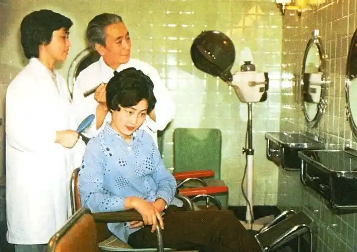 别相信那些杂志博主的咱爸妈口中的80年代style才是真的80style