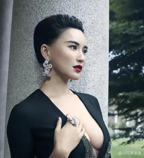 莫小棋一脱成名虽然没有大红大紫但却成了星座女神