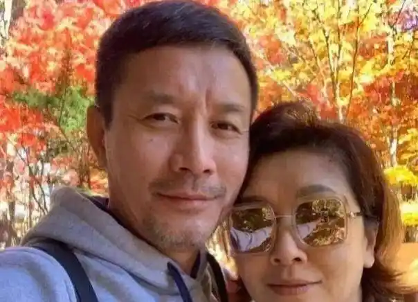 靳东花了五年都没搞定江珊女儿,为何离过婚的田小洁却成功了_年纪