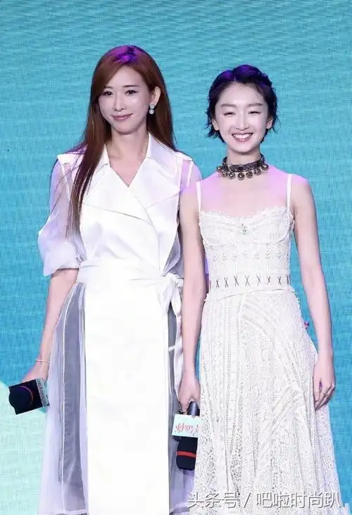 周冬雨身高和体重是多少(尴尬同框,162的周冬雨穿上恨天高,竟然比穿