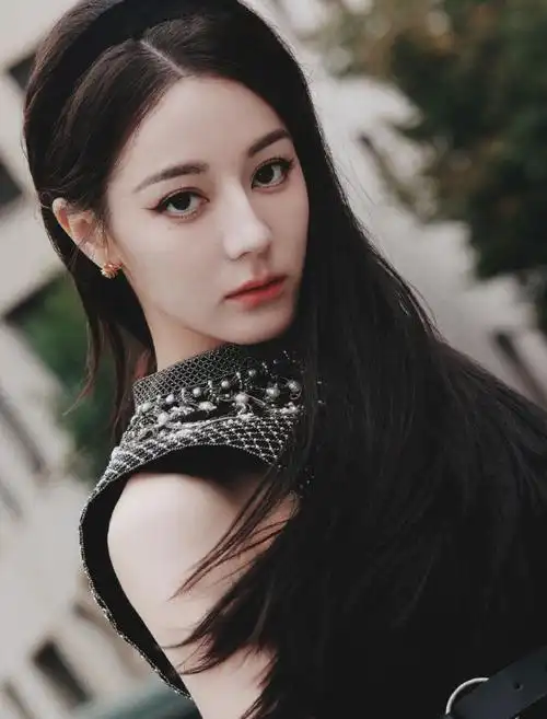 迪丽热巴 巴黎街拍