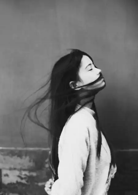 皮肤女生霸气超拽黑白图片,落魄瞬间竟然也会心动_黑白皮肤_有个性网