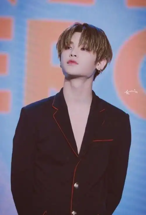 帅哥壁纸:中国男子组合nine percen成员黄明昊图片-小虾米