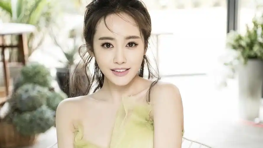 女明星李纯高清图片-美女壁纸-高清美女图片-第2图-娟娟壁纸