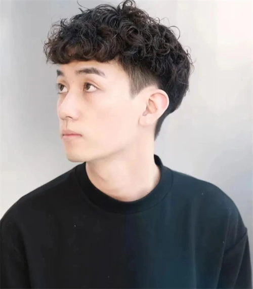 男生羊毛卷发型 蓬松慵懒有个性_男生烫发 - 美发站