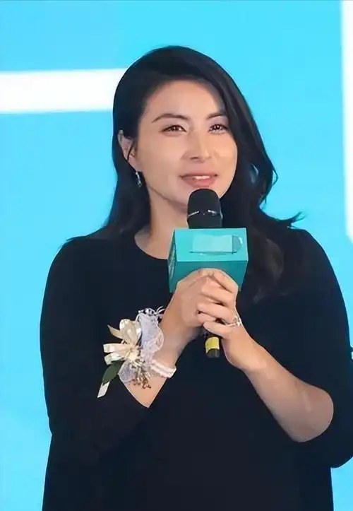 "夫妻本是同林鸟",但抱歉这一次,霍启刚也救不了郭晶晶