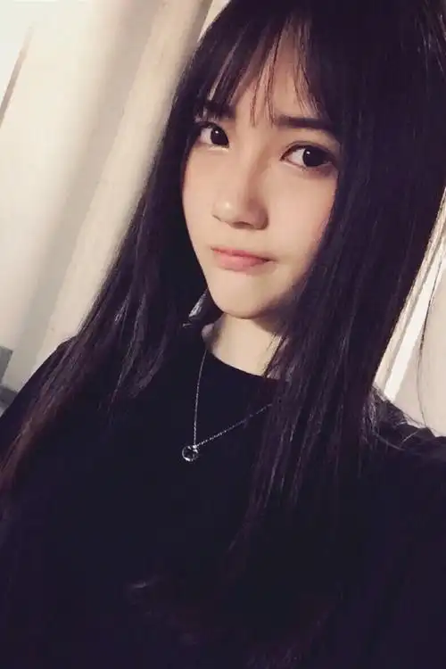 赵嘉敏手机壁纸下载赵嘉敏拿着枫叶拍的照片