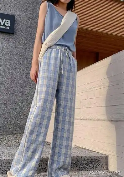 夏季天蓝色格子裤可以搭配什么上衣?搭配什么颜色的短袖衬衫?