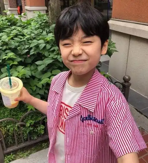 15岁美少年长得好看又特会撩网友他将来会是超级巨星