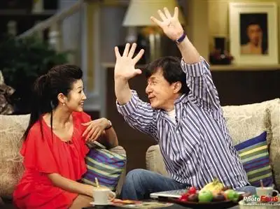 《周末时光》春妮聊家常 成龙韩红做客