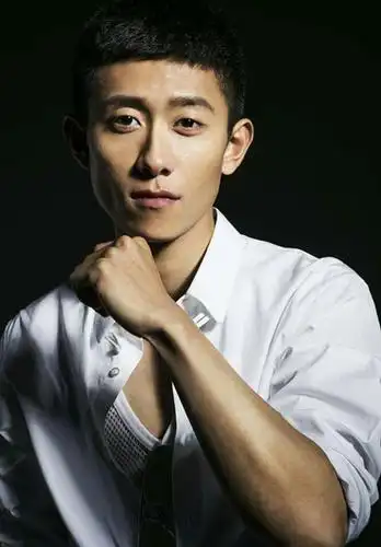 痞帅痞帅的张一山也有不同的穿衣经,内搭处处是亮点,太帅太致命