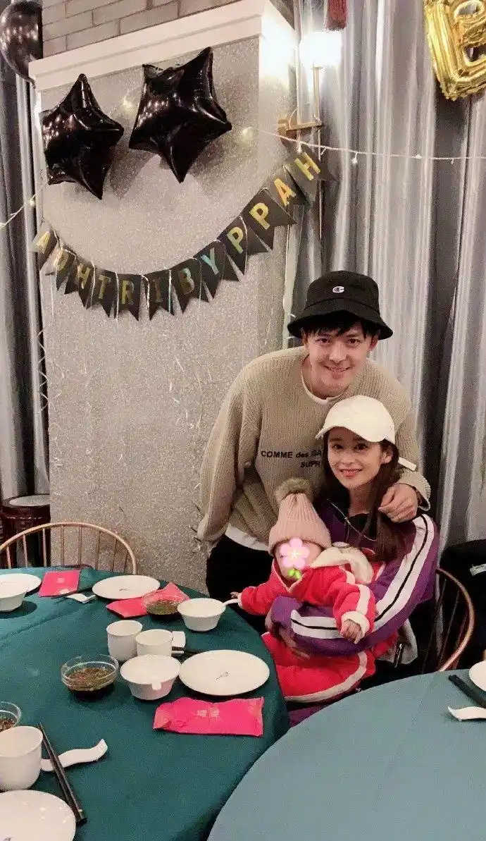 月亮,看到幸福的一家三口,网友喊话:生日快乐,最好的爱情:颖儿付辛博