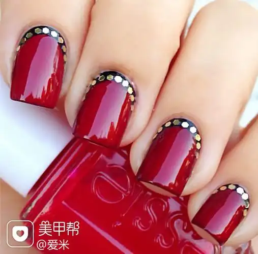 红色法式方圆形简约亮片反法式美甲图片
