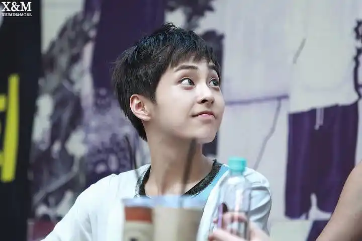 刚出道的金珉锡