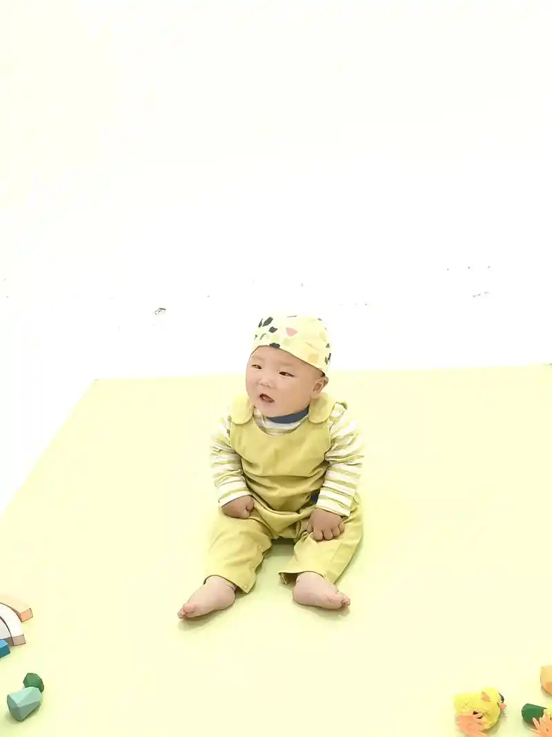 九个月宝宝,我家的小暖男孙子正在渐渐长大 ,愿全天下的孩子们 - 抖音