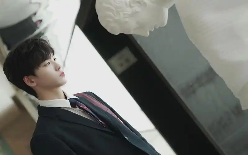 余景天退赛呼声高,当年蔡徐坤也是这样,黑红之后c位出道吗?_网友