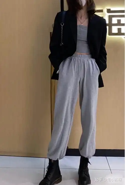 束脚裤搭配什么衣服? - 知乎