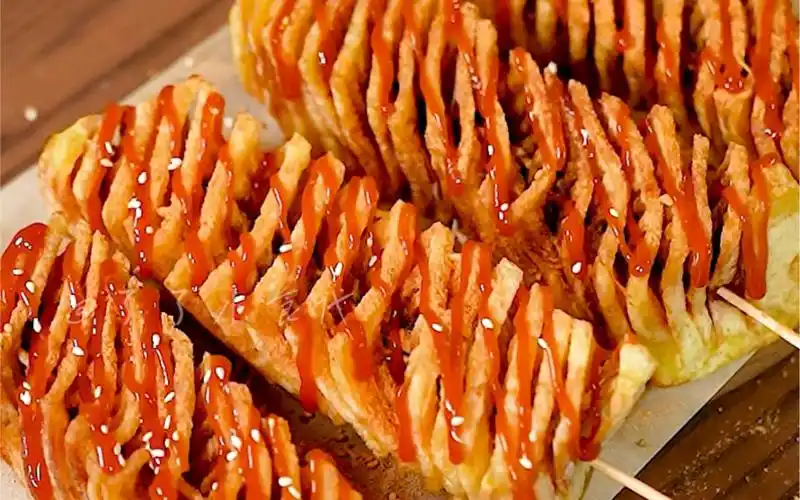 太妙了两根筷子完美复刻夜市的旋风薯塔香香脆脆的做少了真不够吃