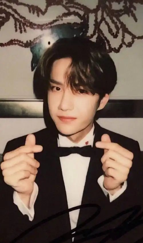 王一博花式比心系列越来越花里胡哨的比心可能花样越多,爱意越多@uniq