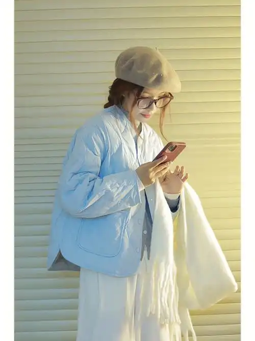 秋季保暖穿搭轻薄款羽绒服简单舒适才是真