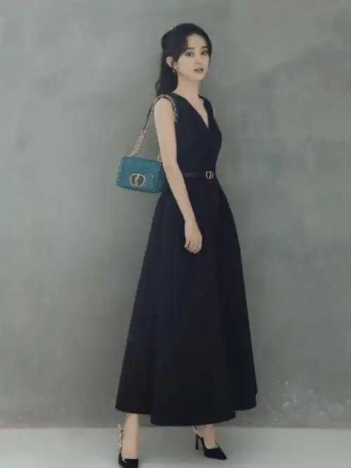 原创赵丽颖分手后身体欠佳高温天气穿毛衣越来越瘦啥情况