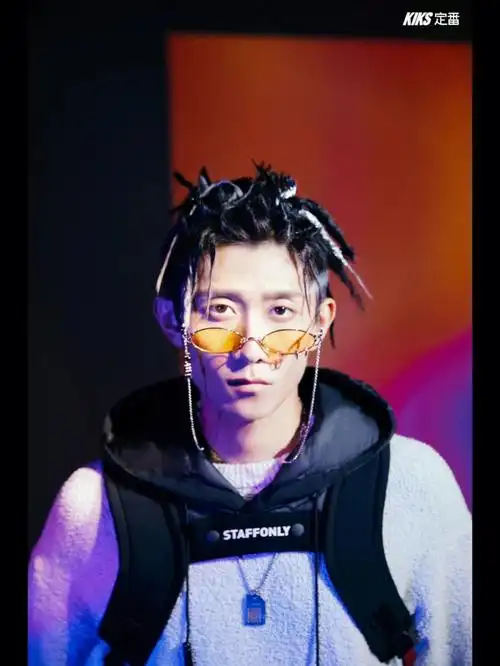 男艺人妆发no24张一山杂志拍摄