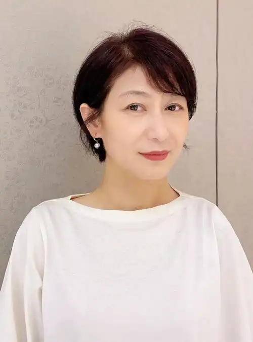 女人到了50岁发型决定气质,3款"大妈发型"要记得避开,太显老 短发