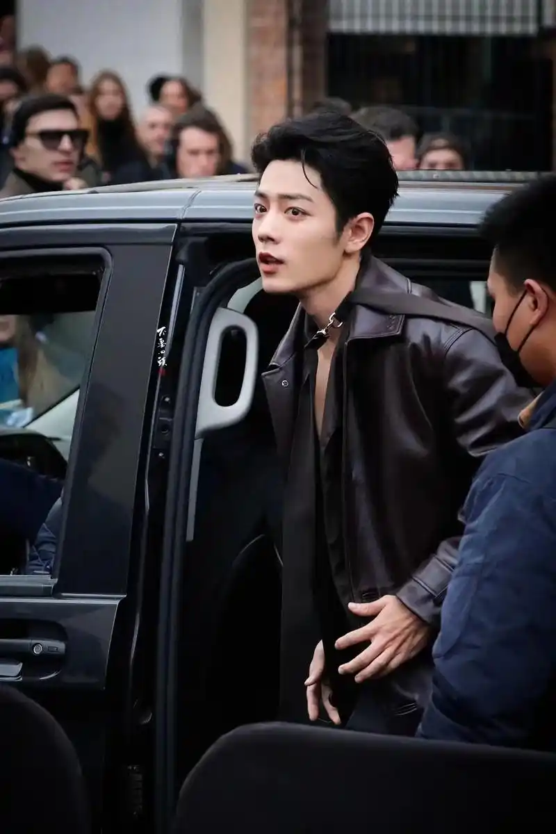 肖战 出席#古驰2024秋冬女装秀 见证创作总监sabat - 抖音