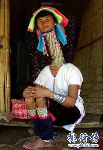 世界上脖子最长的人:帕督安部落人脖子70厘米,五岁开始拉长脖子