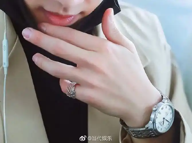 肖战长了一双三岁的手