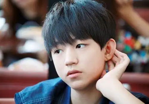 12岁男孩留什么发型看看长发吧 从呆萌短寸头到时尚短发留长最关键