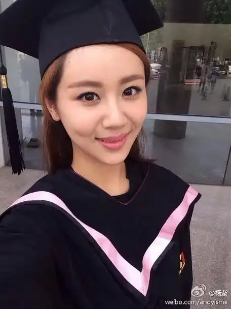 杨紫 有幸看到杨紫大学时的毕业照,好可爱96美好的回忆…杨 - 抖音