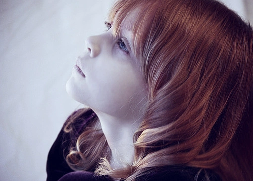 类似的头像图片,欧美小孩,侧脸,结构也一样