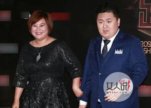 贾玲与绯闻男友走红毯满脸幸福被赞好有夫妻相照片曝光