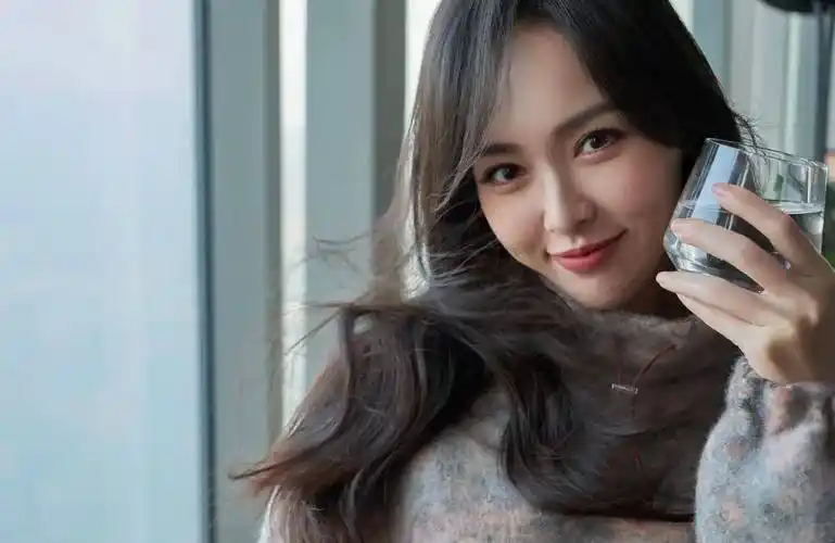 25娱乐瓜:成毅任嘉伦霍建华檀健次朱一龙唐嫣吴秀波刘涛吴磊_故事