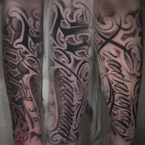 内容是承载者父母的名字#奇卡诺花体字纹身  #花体字纹身  #花体字