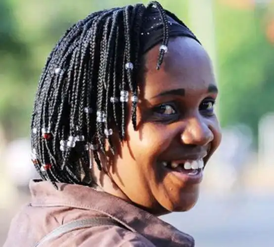 黑人那密密麻麻的小辫,一个月不洗头?