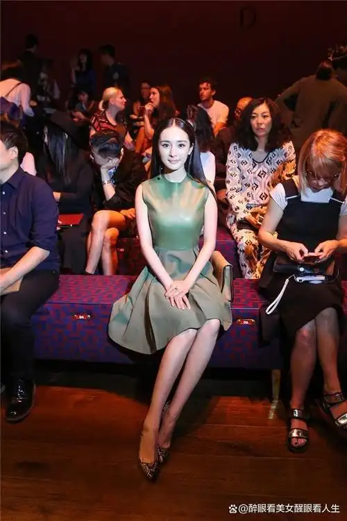 杨幂,身高166cm,体重45kg,处女座.