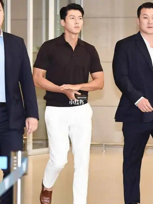 欧巴的白裤子又来了第一张的角度真的是爱了…_裤子_玄彬_影视_明星