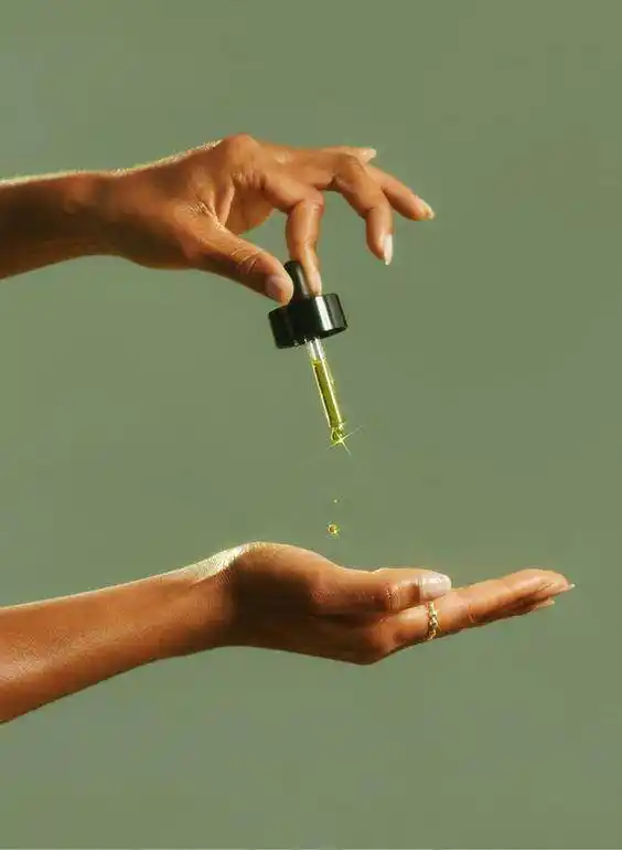 护肤油真的很有油吗?抹油真的很快乐,特别是在现在