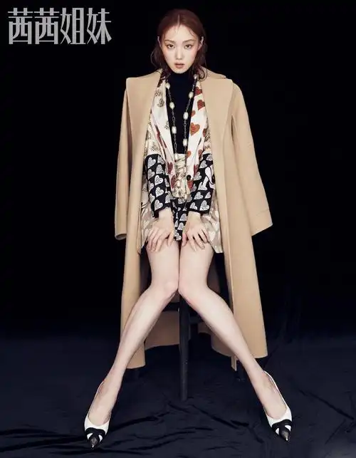 简介:李圣经性感中文杂志写真图片,分享一组李圣经图片给大家,图中的