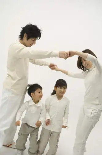 东方人,儿童,四个人,家庭,夫妻,母亲,父亲,女儿,儿子,站,握手,竖图