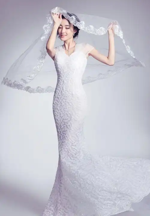 王丽坤浪漫婚纱写真图片 气质清新笑靥迷人_明星_美桌网