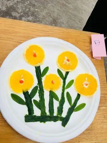 子尽显风采柳城中学第31届艺术节绘画书法剪纸水果蔬菜拼盘比赛