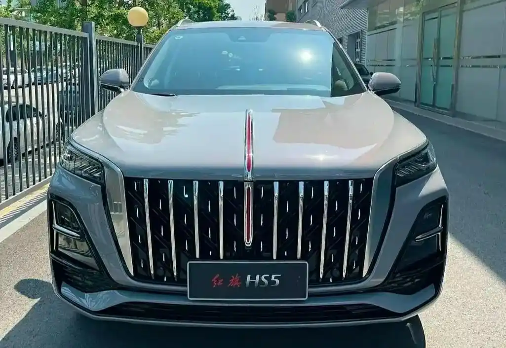 红旗hs5 图文欣赏——国货当自强,路虽远,行则必至; 国人 - 抖音