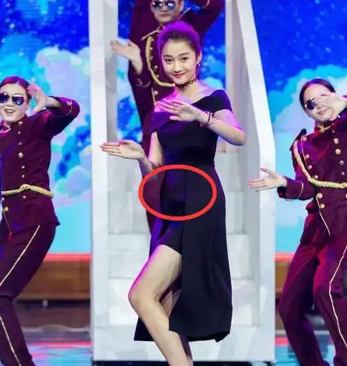 关晓彤全程摸肚子疑似怀孕?医生把脉后说了8个字,网友无法淡定